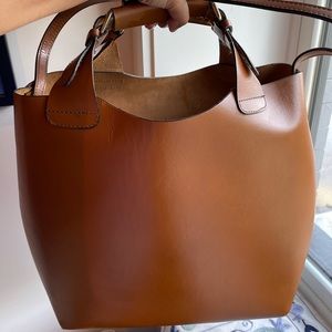 Zara leather bucket bag in camel worn by Olivia Palermo